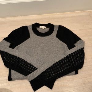 Minnie Rose cashmere sweater with black details on gray